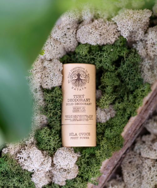 Natava gyümölcsös szilárd dezodor természetes mohás háttérrel